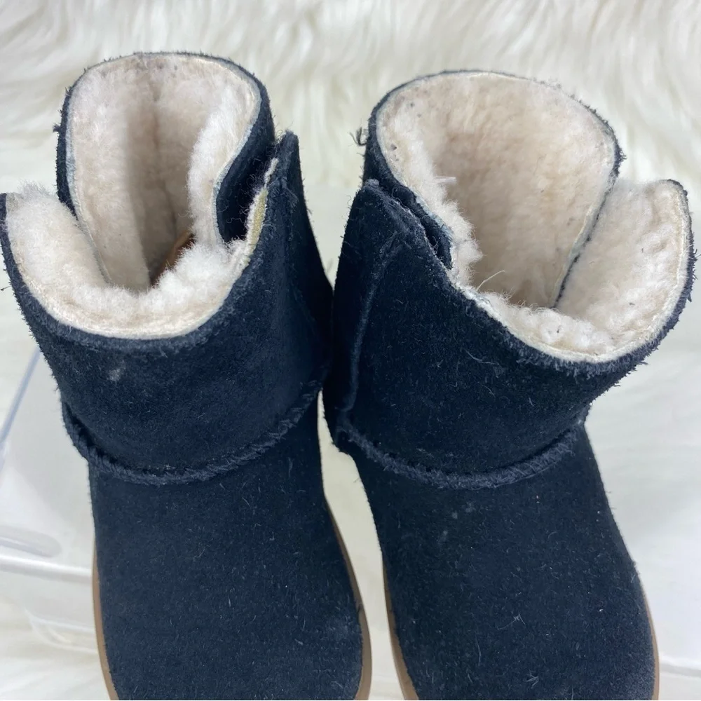 UGG KEELA BLACK SUEDE KIDS BOOTS